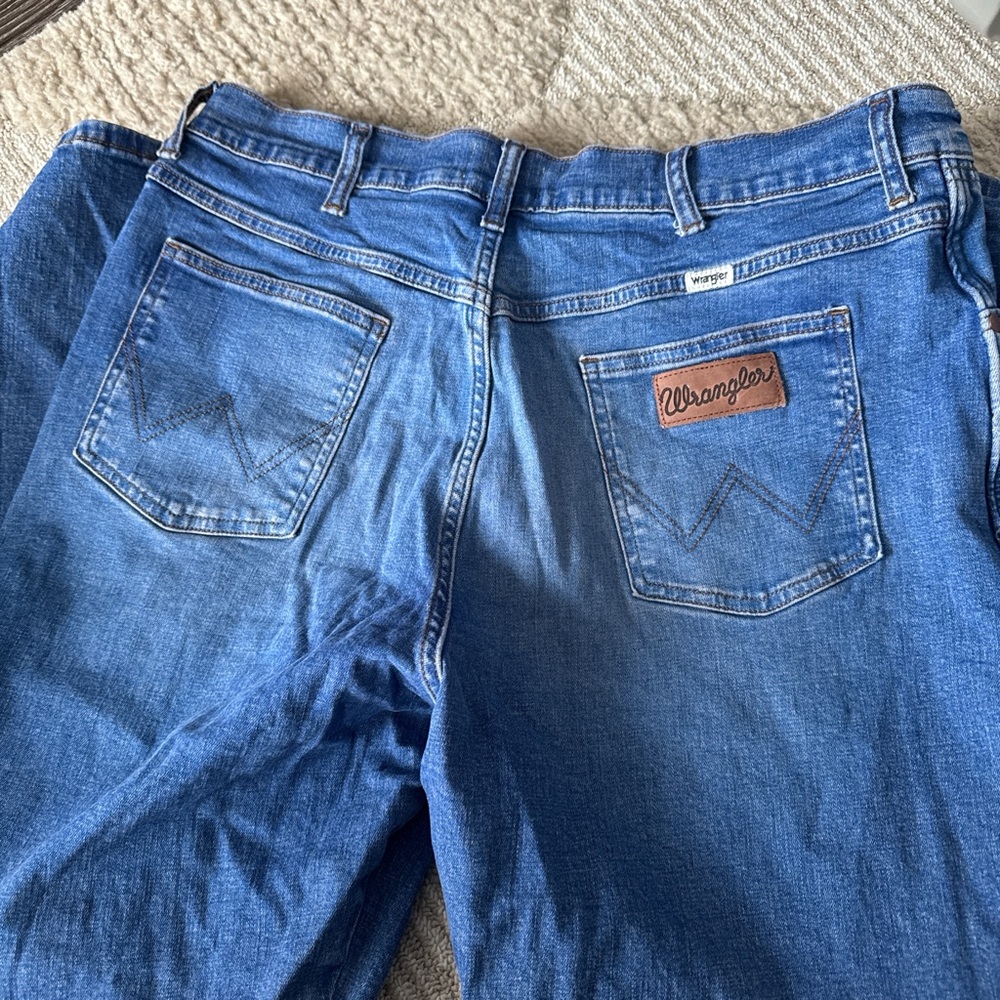 Wrangler Men's Classic Indigo Relaxed Jeans